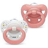 NUK Signature chupete | 0-6 meses | Calma al 95% de los bebés | Chupetes de silicona sin BPA en forma de corazón | Incluye funda | Corazones rosas | 2 unidades